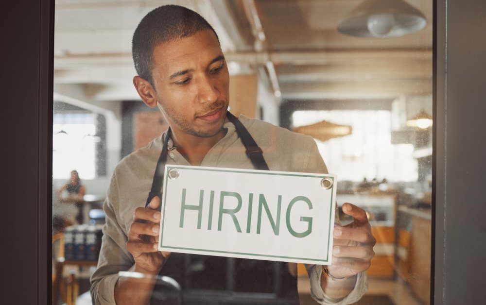 다른 사람을 고용하십시오