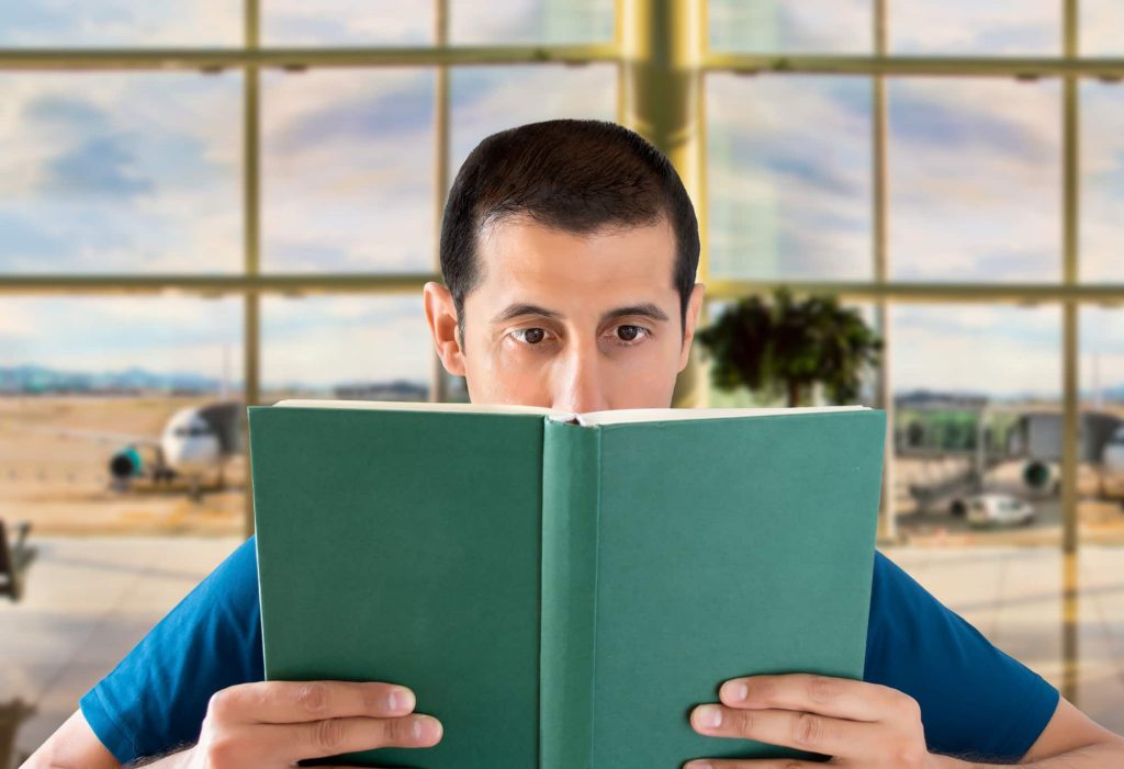 Pertimbangkan hubungan karakter-pembaca