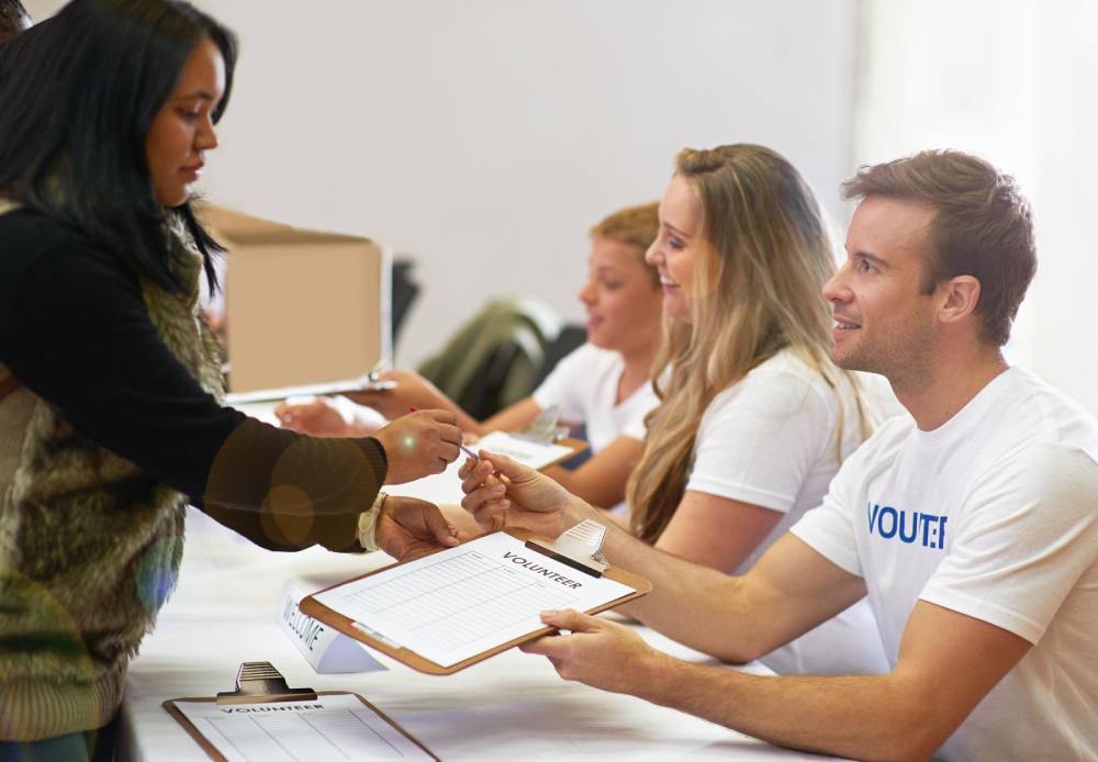 مقالات عن خدمة المجتمع: لماذا يجب أن نتطوع؟