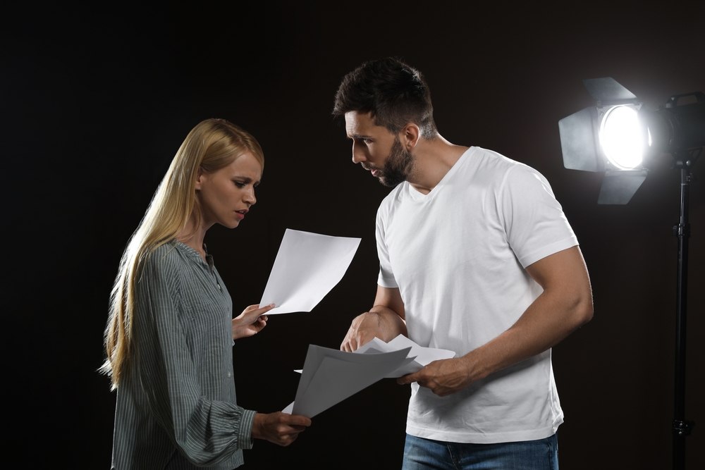 Sfaturi de scriere pentru dialog: Citiți-vă dialogul cu voce tare