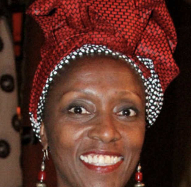 มุโธนี การ์แลนด์