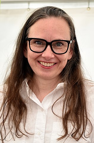 伊莎·西於爾扎多蒂爾