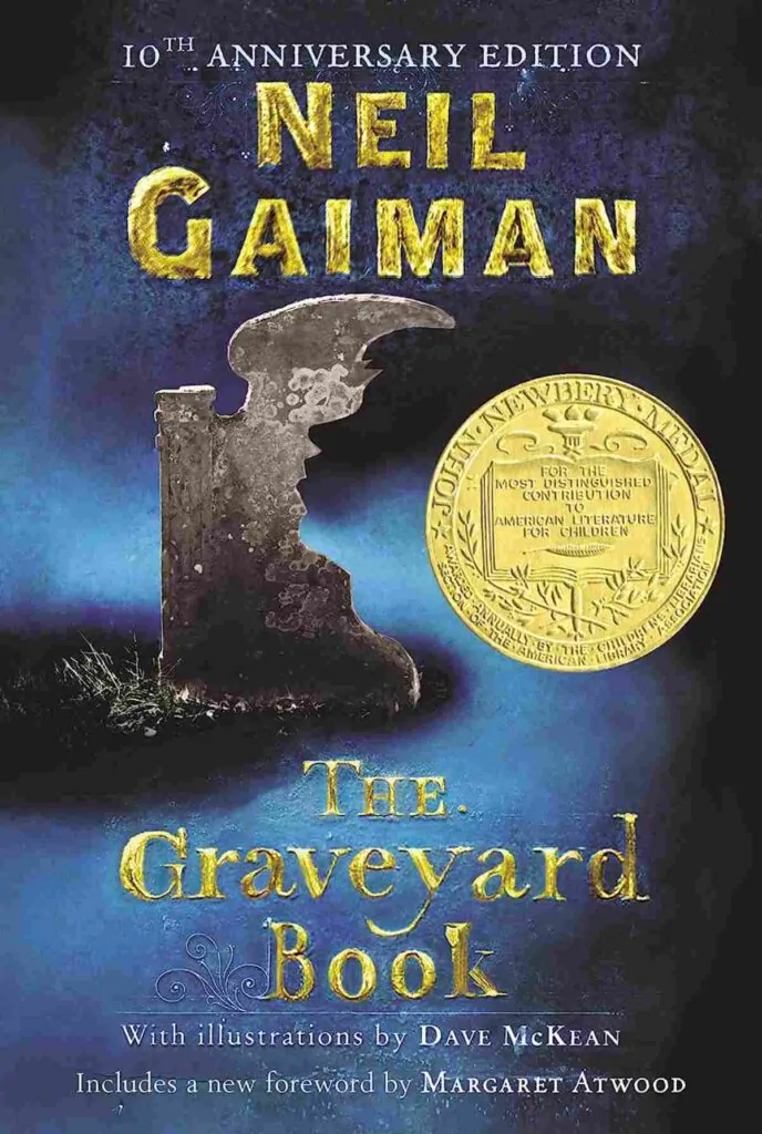 The Graveyard Book의 책 표지